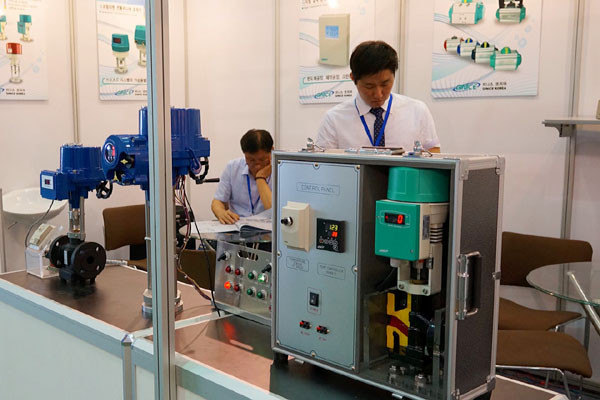 ENTECH Hà Nội là triển lãm có quy mô lớn về năng lượng và môi trường tại Việt Nam. (Ảnh: Hoàng Long/Vietnam+) Doanh nghiệp Hàn Quốc giới thiệu công nghệ tiên tiến tại Hà Nội ảnh 7