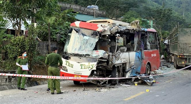 Hiện trường xảy ra vụ tai nạn. (Ảnh: Vũ Quang/Quang Cường) Tuyên Quang: Tai nạn xe khách trên Quốc lộ 3B làm 5 người thương vong ảnh 1