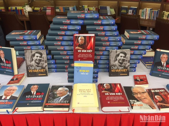 Tuần lễ trưng bày, giới thiệu sách và tư liệu về Thủ tướng Võ Văn Kiệt ảnh 1