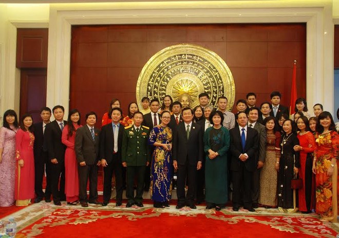 Chủ tịch nước đến thăm Đại sứ quán Việt Nam tại Trung Quốc ảnh 2