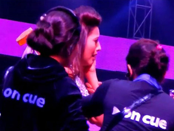 Ngôi sao Bollywood bị tát trên truyền hình do "ăn mặc hở hang" ảnh 1