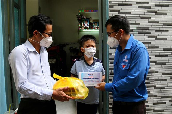 Thành phố Hồ Chí Minh hỗ trợ trẻ mồ côi do dịch COVID-19 ảnh 1