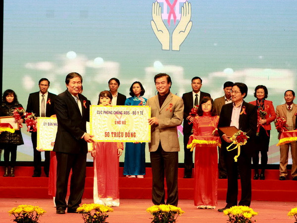 Hà Nội dành 3,3 tỷ đồng cho Quỹ hỗ trợ trẻ em có HIV/AIDS ảnh 1