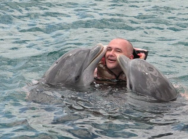 Ông bố tự tử khi chứng kiến kẻ trộm hành hung con gái mình ảnh 1