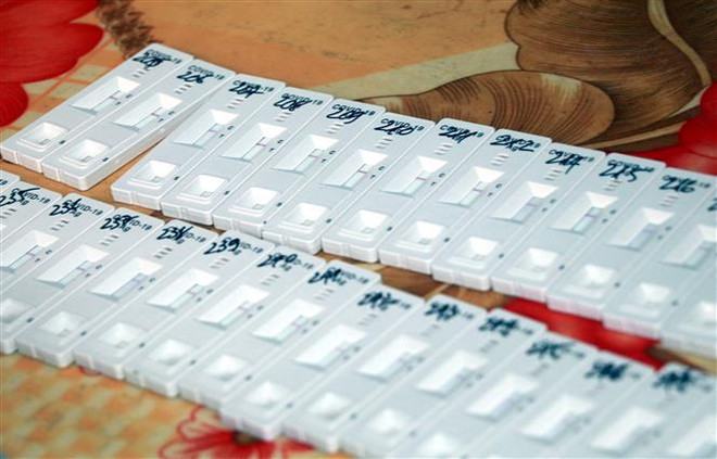 Mẫu sàng lọc COVID-19 của người dân phường Vị Hoàng, thành phố Nam Định (tỉnh Nam Định). (Ảnh: Văn Đạt/TTXVN) Thần tốc xét nghiệm sàng lọc người dân thành phố Nam Định ảnh 1