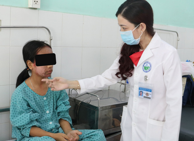 Sử dụng sản phẩm trắng da siêu tốc, một thiếu nữ bị hủy hoại da mặt ảnh 1