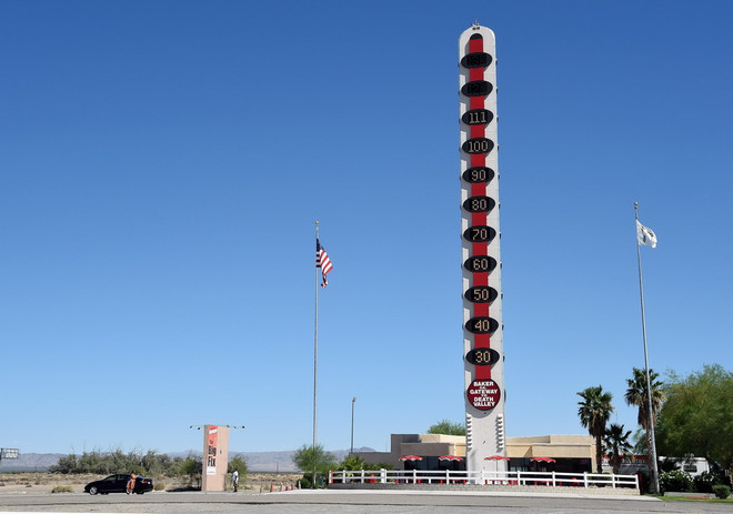 Hình ảnh chiếc nhiệt kế cao nhất thế giới đặt tại California ảnh 2