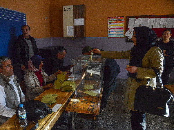 EU hối thúc Thổ Nhĩ Kỳ điều tra minh bạch về trưng cầu dân ý ảnh 1