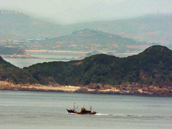 Hàn Quốc: Triều Tiên bố trí pháo đa nòng gần đảo Yeonpyeong ảnh 1