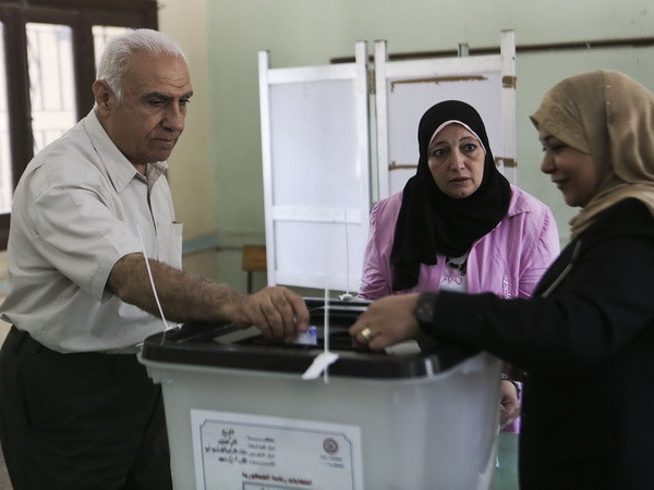 Ai Cập kéo dài cuộc bầu cử tổng thống thêm một ngày ảnh 1