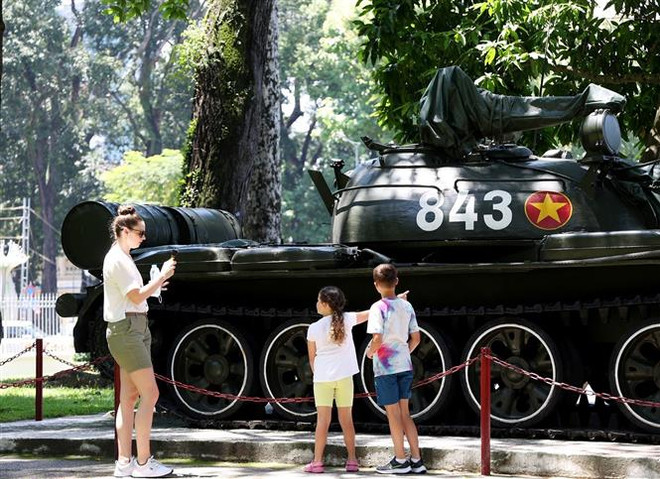 Cần chính sách visa cởi mở hơn để thu hút du khách quốc tế ảnh 2