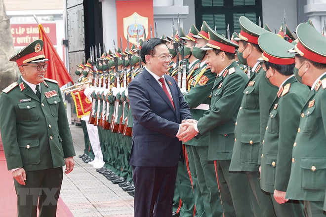 Chủ tịch Quốc hội Vương Đình Huệ thăm, làm việc tại Tổng cục II ảnh 2