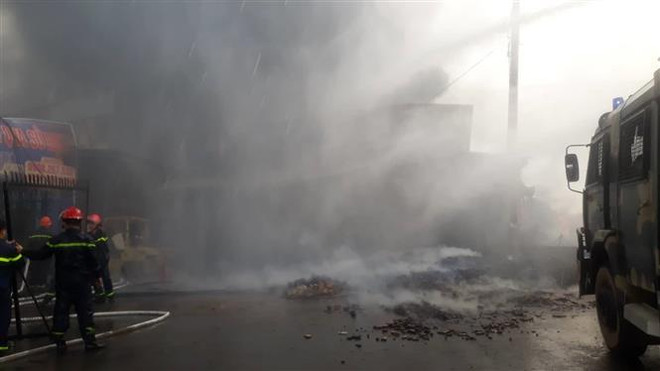 Đang có cháy lớn tại Khu công nghiệp Trà Nóc, Cần Thơ ảnh 1