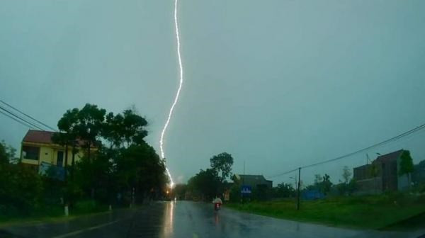 Hải Phòng: Hai người bị thương vong do sét đánh trong trận mưa dông ảnh 1