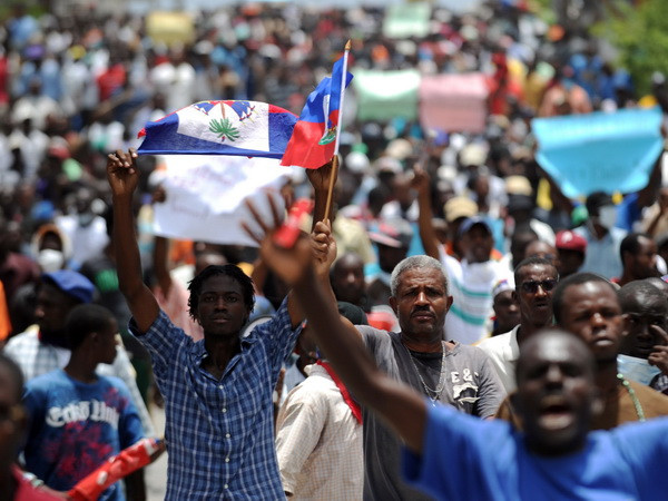Haiti: Biểu tình yêu cầu Tổng thống Michel Martelly từ chức ảnh 1