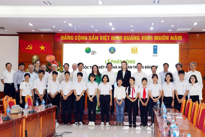 Lễ phát động cuộc thi thiết kế nhà an toàn trong bão lụt. (Ảnh: UNDP) Phát động cuộc thi thiết kế nhà an toàn trong bão lụt với chi phí thấp ảnh 1