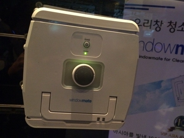 Robot lau kính cửa sổ thông minh WindowMate cho mọi nhà ảnh 1