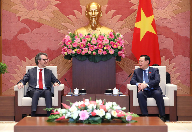 Chủ tịch Quốc hội tiếp Đại sứ, Trưởng Phái đoàn EU và Đại sứ Thuỵ Sĩ ảnh 1