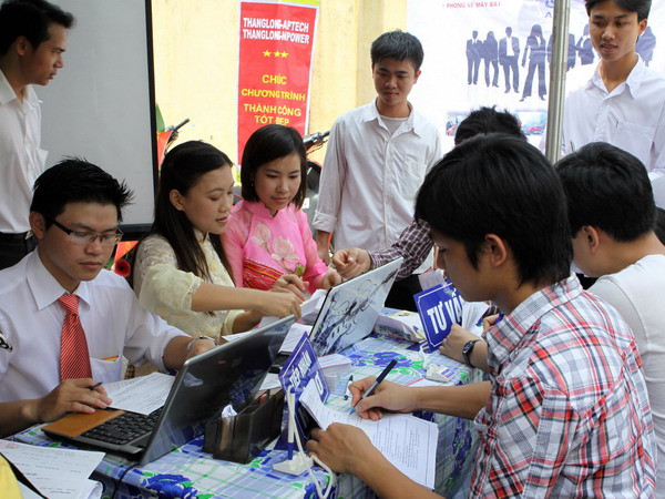 Tư vấn tuyển dụng lao động ở Hà Nội. Ảnh minh họa. (Nguồn: TTXVN) TP.HCM sẽ tuyển dụng 20.000 lao động trong tháng 6 ảnh 1