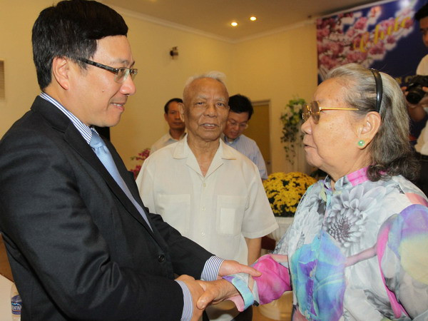 Phó Thủ tướng Phạm Bình Minh chúc Tết cán bộ Ngoại giao nghỉ hưu ảnh 1