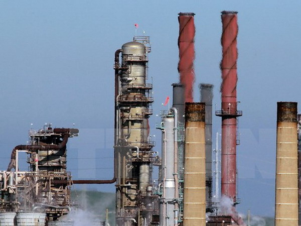 Đàm phán tiền lương tại các nhà máy lọc dầu ở Mỹ vẫn bế tắc ảnh 1