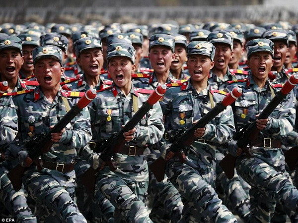 'Triều Tiên tập trung quy mô lớn quân đội tập huấn duyệt binh' ảnh 1