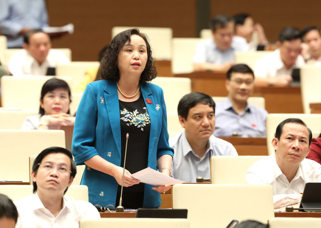 Đại biểu Quốc hội tỉnh Thanh Hóa Cao Thị Xuân chất vấn. (Ảnh: Phương Hoa/TTXVN) Điều chuyển hoặc hủy nguồn vốn ODA nếu sử dụng không hiệu quả ảnh 3