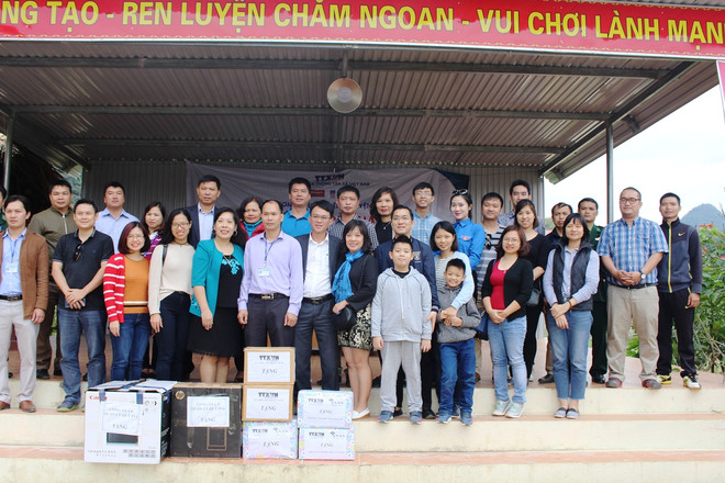 Những món quà thiện nguyện “sưởi ấm” học sinh vùng cao Hà Giang ảnh 1