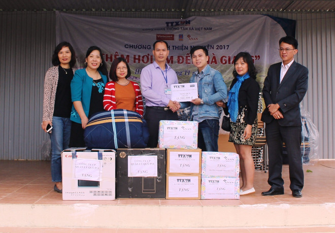 Những món quà thiện nguyện “sưởi ấm” học sinh vùng cao Hà Giang ảnh 3