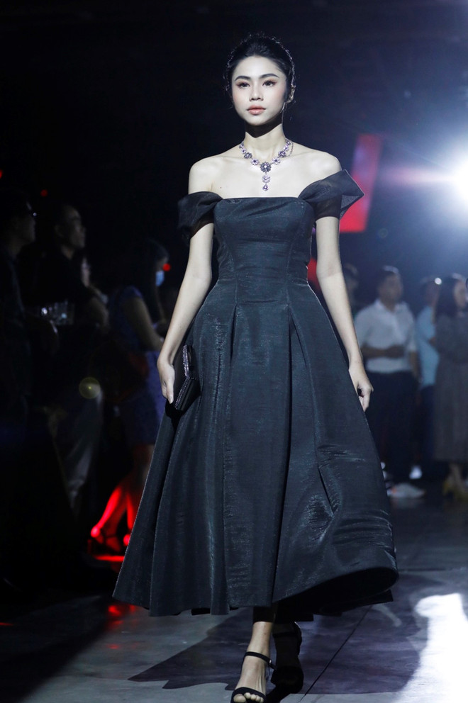 Bộ sưu tập “Phoenix” được truyền cảm hứng từ đô thị đảo tại Aqua City ảnh 3