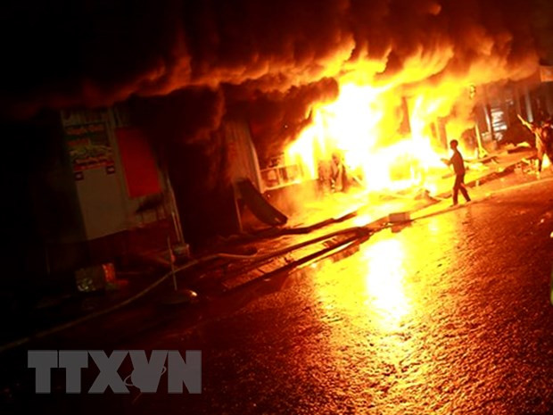 Yên Bái: Cháy chợ thị trấn Yên Thế lúc rạng sáng, 5 kiốt bị thiêu rụi ảnh 1