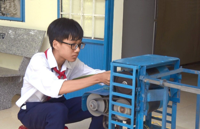 Học sinh lớp 9 chế tạo máy chuốt lá dừa đạt hiệu quả cao ảnh 2
