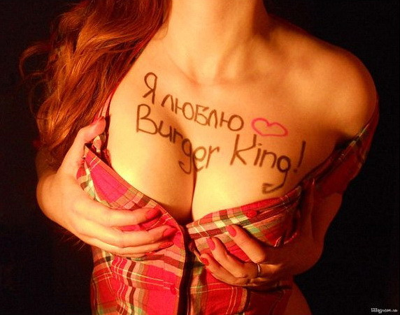 Công ty Nga gây tranh cãi với dịch vụ đăng quảng cáo lên ngực ảnh 1