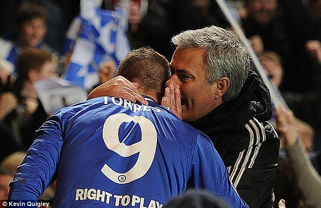 Người đặc biệt Mourinho chia sẻ về phút 87 "phát điên" ảnh 6