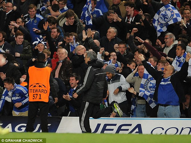 [Video] Mourinho phát cuồng với chiến thắng của Chelsea ảnh 1