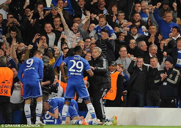 Người đặc biệt Mourinho chia sẻ về phút 87 "phát điên" ảnh 4