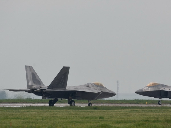 Mỹ sẽ điều 6 tiêm kích tàng hình Raptor tới bán đảo Triều Tiên ảnh 1