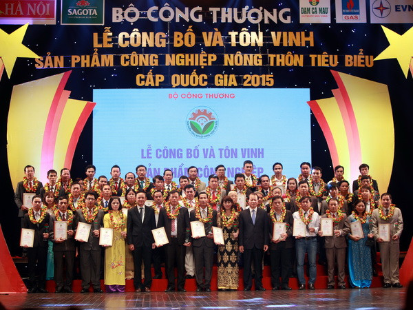 Tôn vinh 100 sản phẩm công nghiệp nông thôn tiêu biểu quốc gia 2015 ảnh 1
