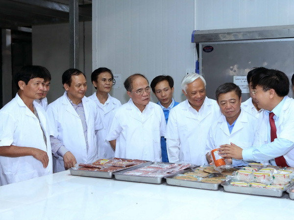 Chủ tịch Quốc hội Nguyễn Sinh Hùng tiếp xúc cử tri tại Hà Tĩnh ảnh 1