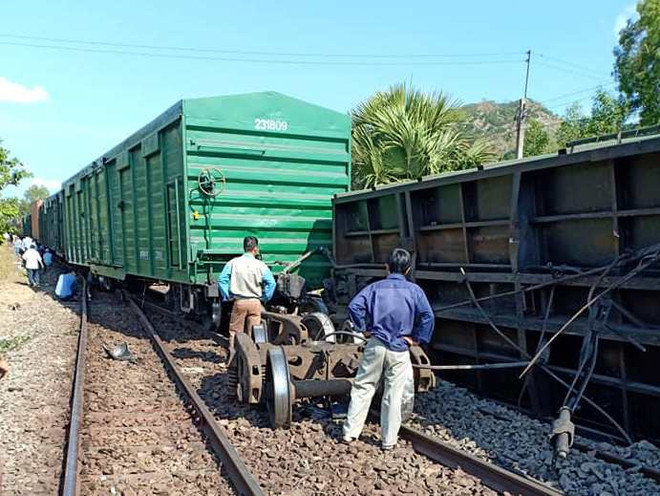 Nguyên nhân nào dẫn đến tàu hỏa Bắc-Nam bị trật bánh liên tiếp? ảnh 1