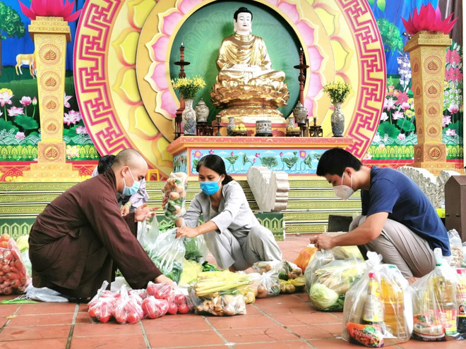 Vị hòa thượng chân tu hết lòng vì người nghèo trong đại dịch ảnh 2