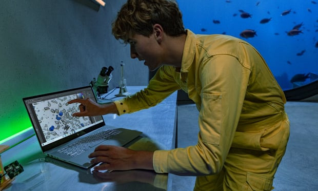 Sinh viên 20 tuổi tìm ra cách xử lý ô nhiễm vi nhựa trên biển ảnh 2