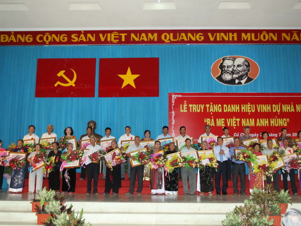 TP.HCM truy tặng danh hiệu Mẹ Việt Nam Anh hùng cho 831 bà mẹ ảnh 1