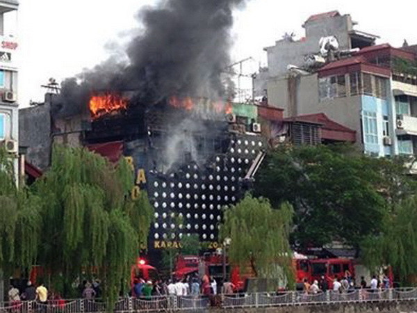 Hà Nội: Cháy tại quán càphê-ca nhạc trên phố Phan Kế Bính ảnh 1