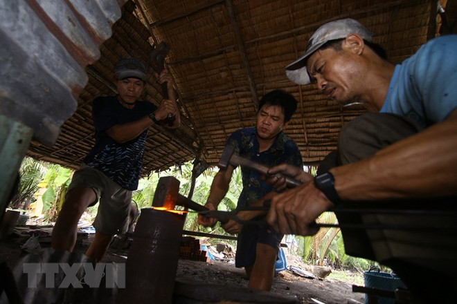 Độc đáo kỹ thuật rèn dao truyền thống Ngan Dừa ở Bạc Liêu ảnh 2