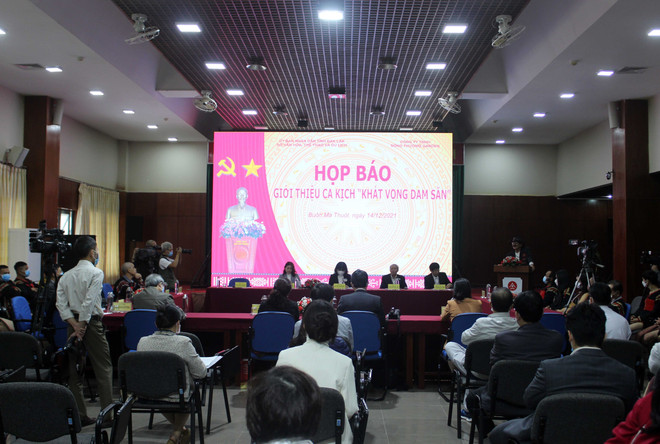 Phục dựng, trình diễn lịch sử văn hóa Êđê qua sân khấu âm nhạc ảnh 2