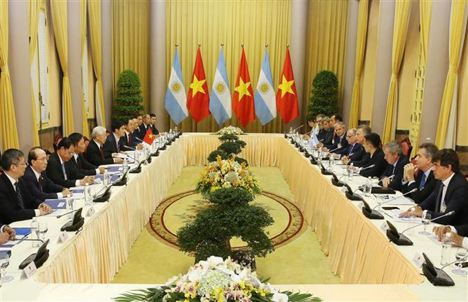 Tổng Bí thư, Chủ tịch nước Nguyễn Phú Trọng và Tổng thống Argentina Mauricio Macri hội đàm. (Ảnh: Lâm Khánh/TTXVN) Việt Nam-Argentina hướng tới thiết lập mối quan hệ đối tác chiến lược ảnh 2