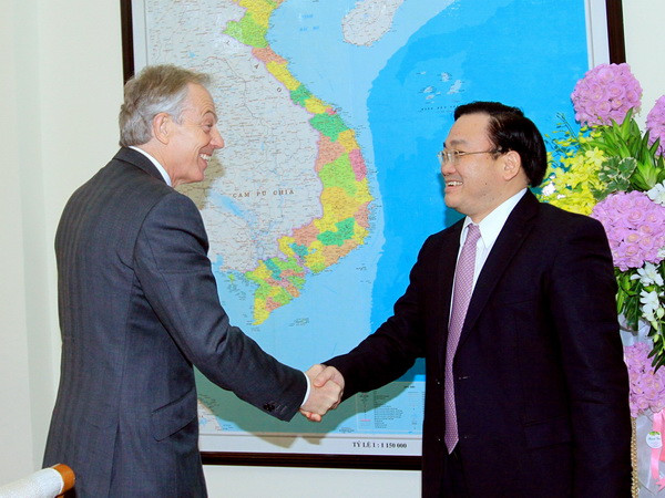 Phó Thủ tướng Hoàng Trung Hải tiếp cựu Thủ tướng Anh Tony Blair ảnh 1