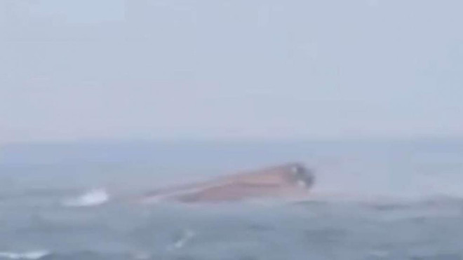 Trung Quốc: Chìm tàu đánh cá trên biển khiến 12 người mất tích ảnh 1