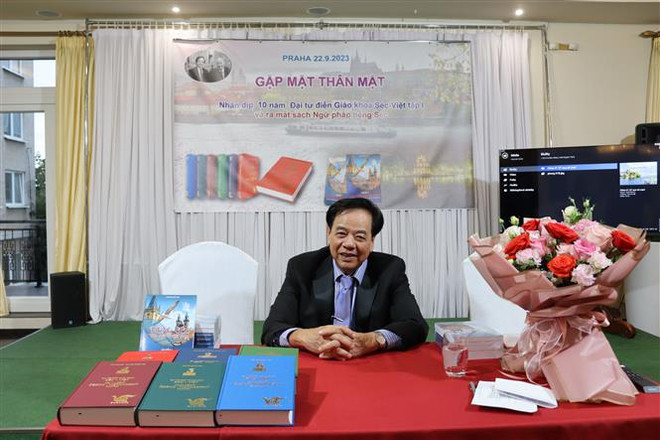 Kỷ niệm 10 năm ra mắt Đại từ điển của người Việt Nam tại Cộng hòa Séc ảnh 2